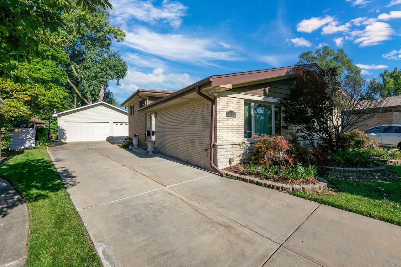 8606 Lillibet Ter - Photo 2 of 36