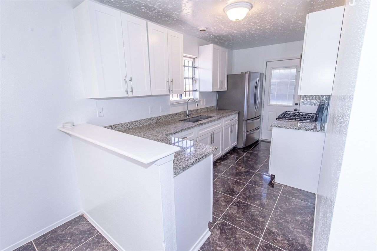 918 Littleport Ln - Photo 4 of 16