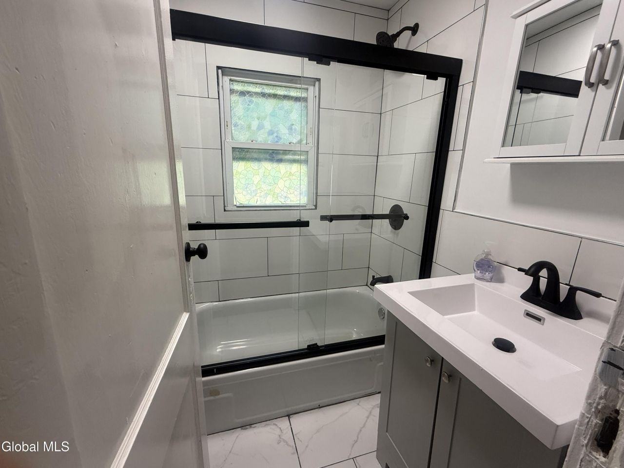 1125 Cutler St - Photo 4 of 7