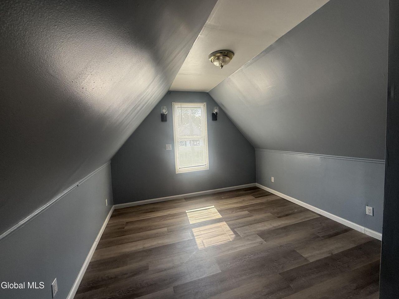 1125 Cutler St - Photo 6 of 7