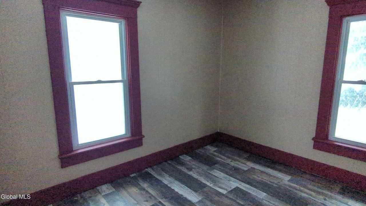 75 Park St - Photo 4 of 15