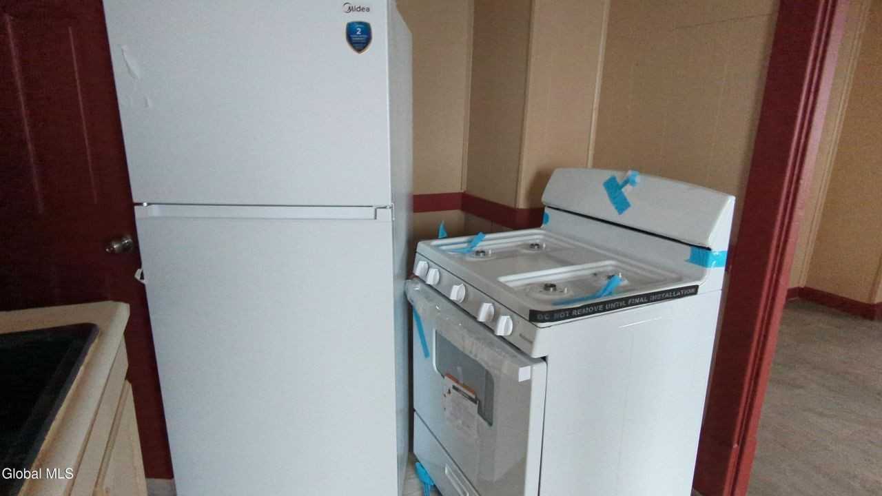 75 Park St - Photo 5 of 15