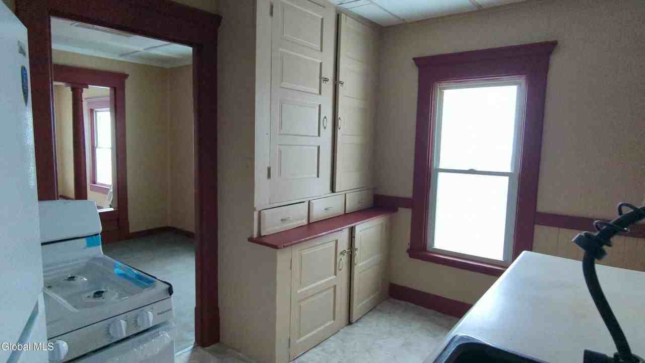 75 Park St - Photo 7 of 15