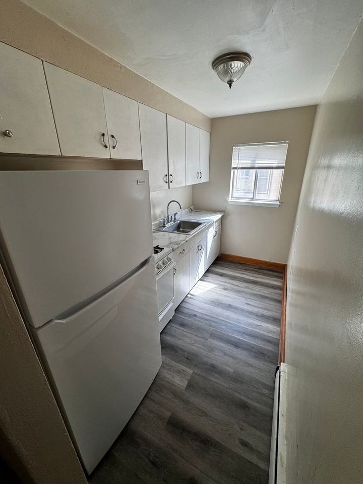 1891 7th St E - Photo 4 of 7