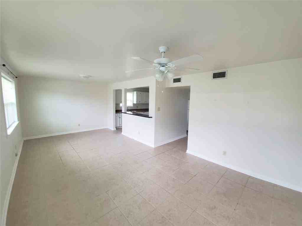 114 Zeta St ##A - Photo 2 of 11