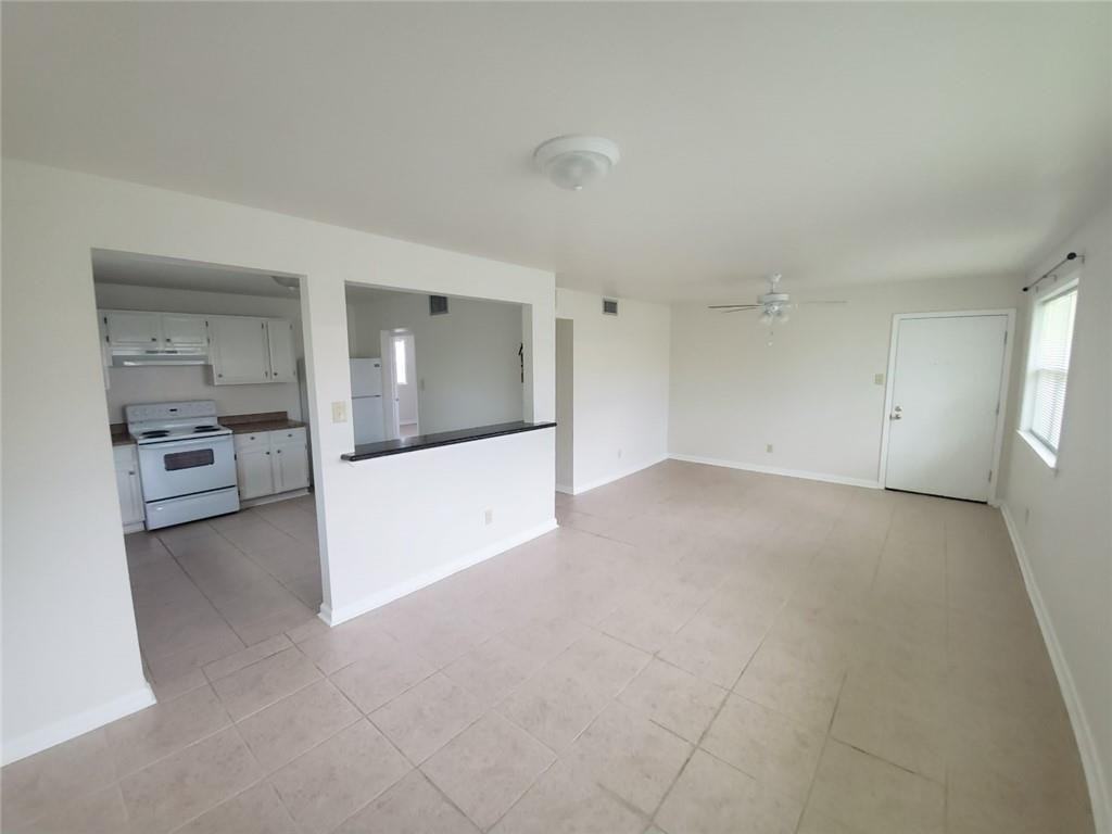 114 Zeta St ##A - Photo 3 of 11