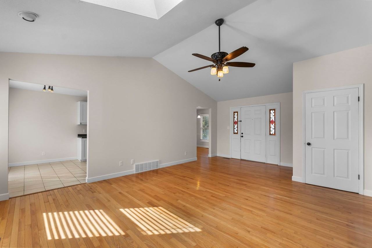 1301 Gina Dr - Photo 4 of 25