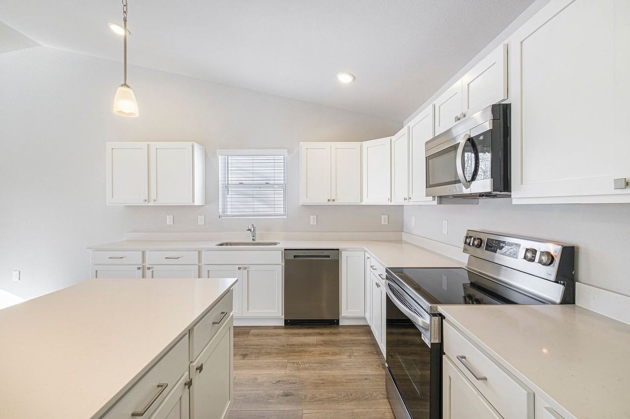 2372 Shadycroft Dr - Photo 2 of 21