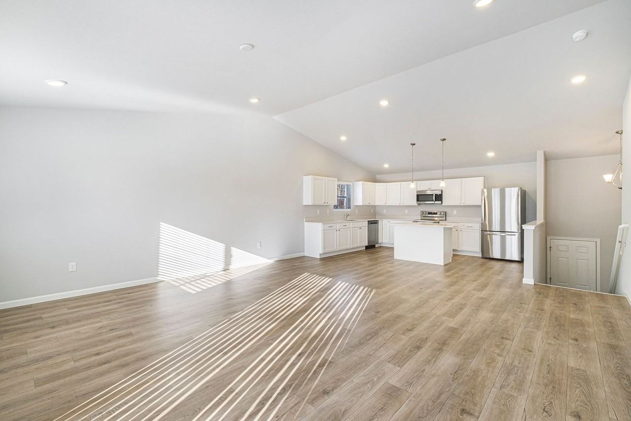 2372 Shadycroft Dr - Photo 5 of 21