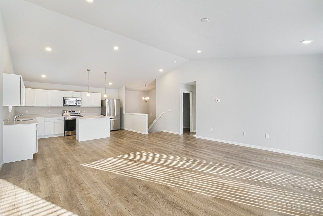 2372 Shadycroft Dr - Photo 6 of 21