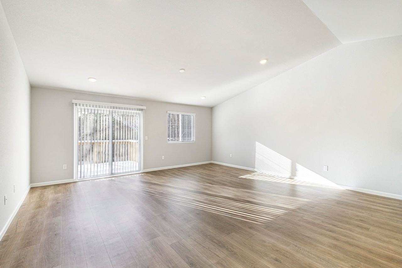 2372 Shadycroft Dr - Photo 7 of 21