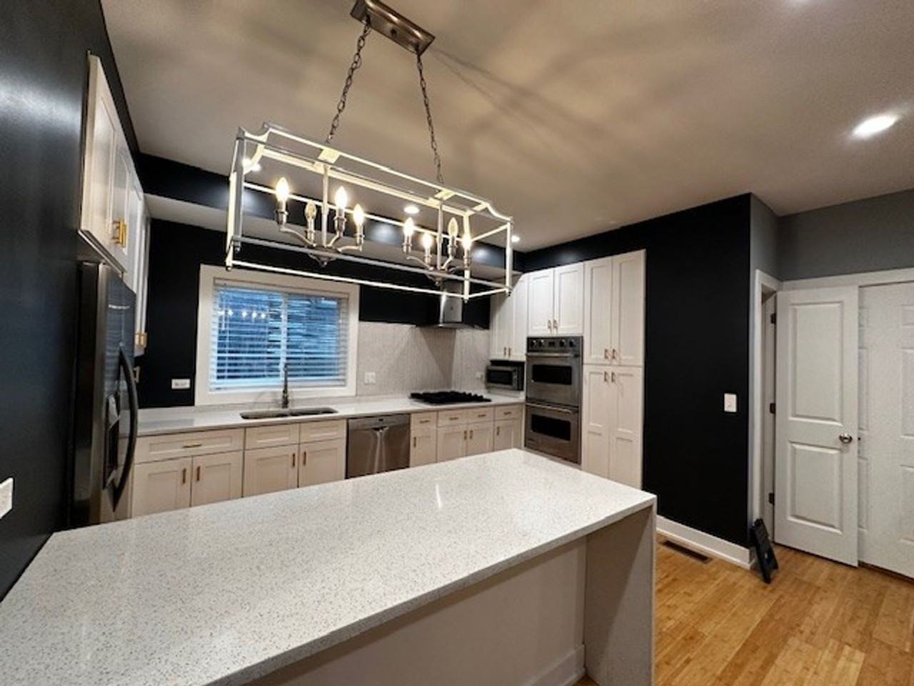 147 N Menard Ave - Photo 3 of 11