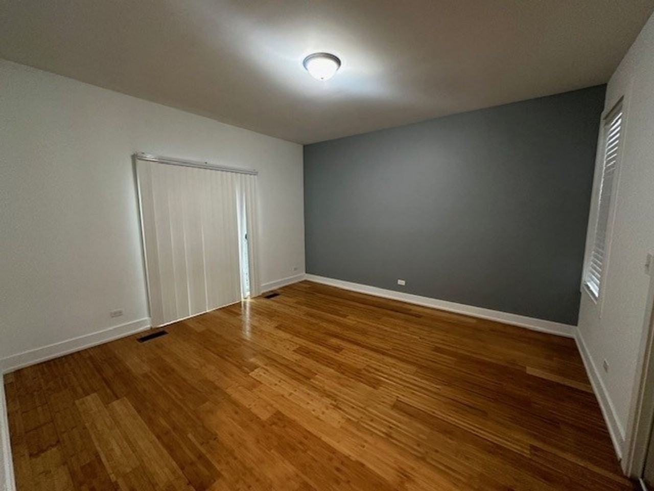 147 N Menard Ave - Photo 4 of 11