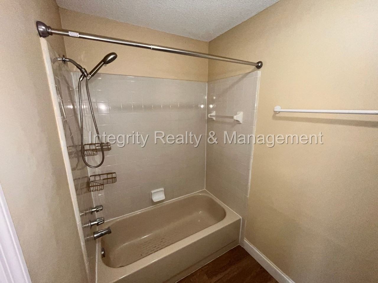 1792 Creek Bank Dr - Photo 3 of 17