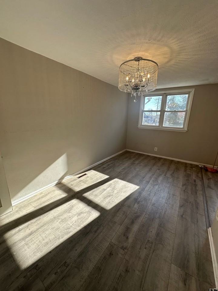 228 Weymouth Rd - Photo 5 of 14