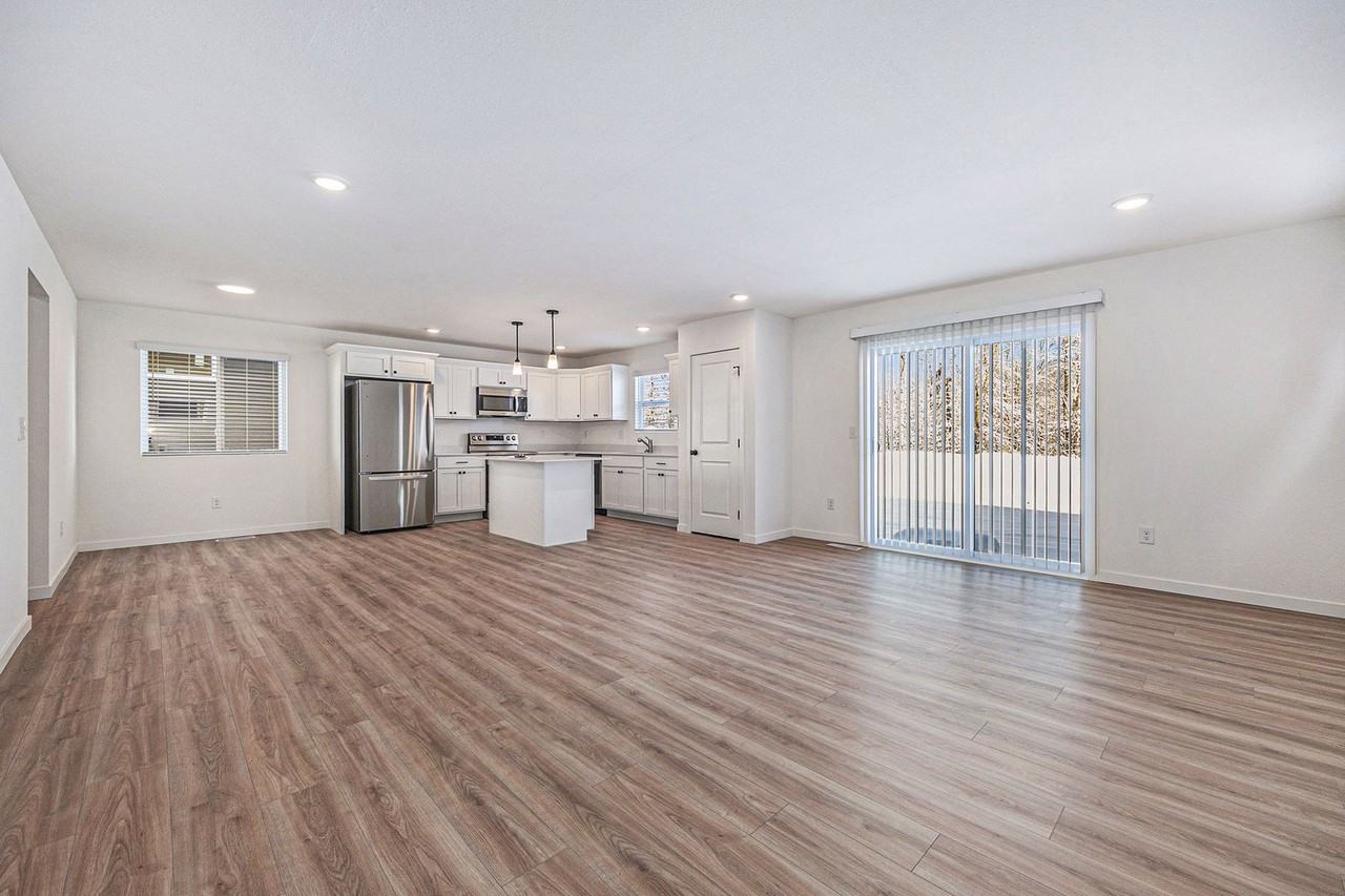 1306 Forest View Dr - Photo 4 of 27