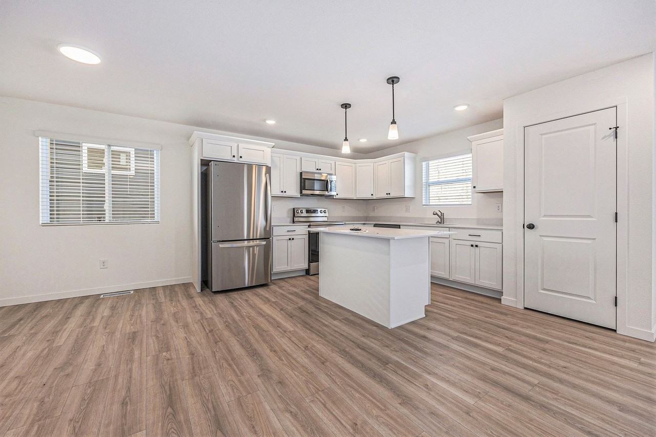 1306 Forest View Dr - Photo 6 of 27