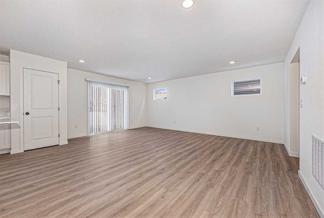 1306 Forest View Dr - Photo 7 of 27