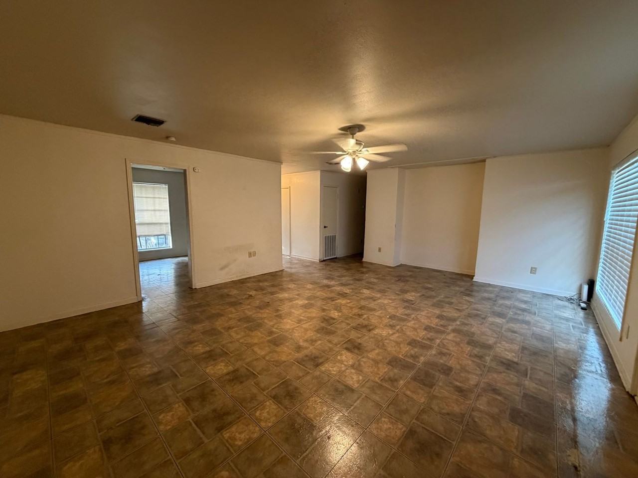 346 Richard St - Photo 4 of 9