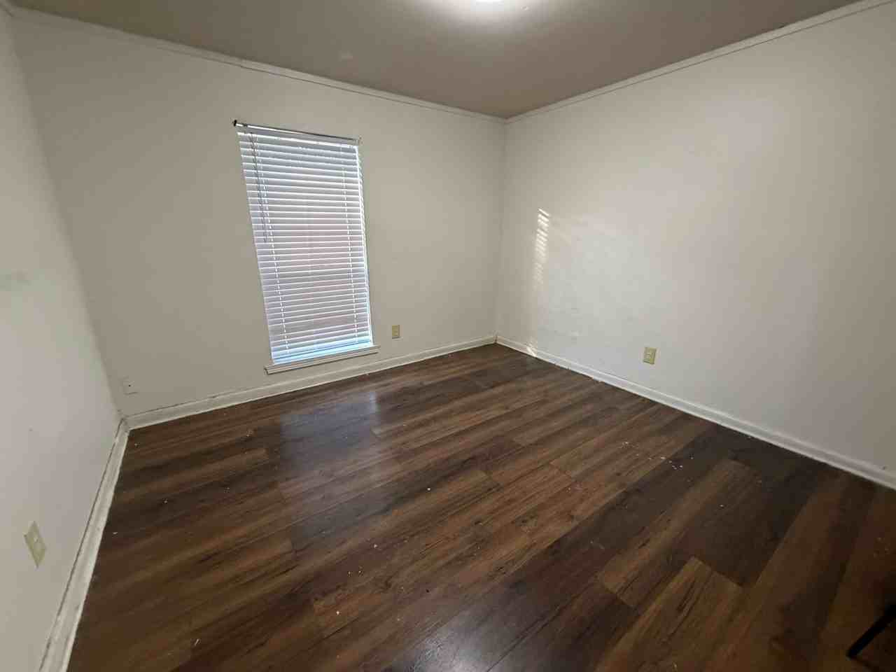 346 Richard St - Photo 7 of 9