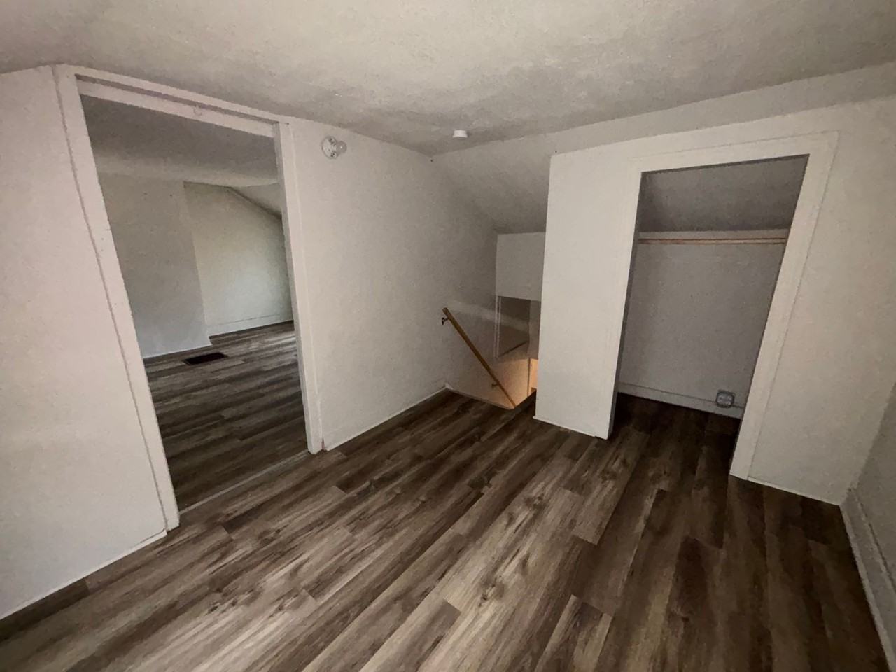 411 S Oak St - Photo 2 of 15