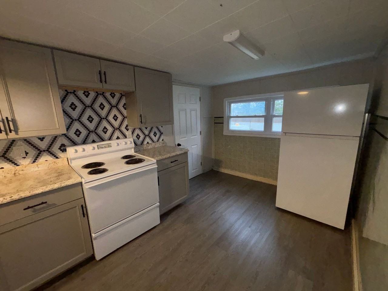 411 S Oak St - Photo 5 of 15