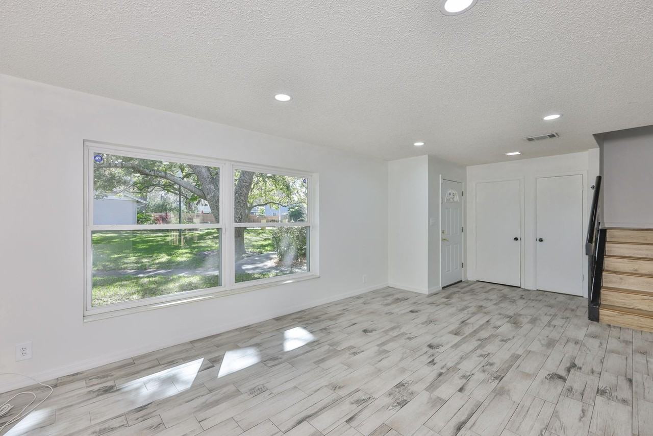 14805 Lake Forest Dr - Photo 6 of 43