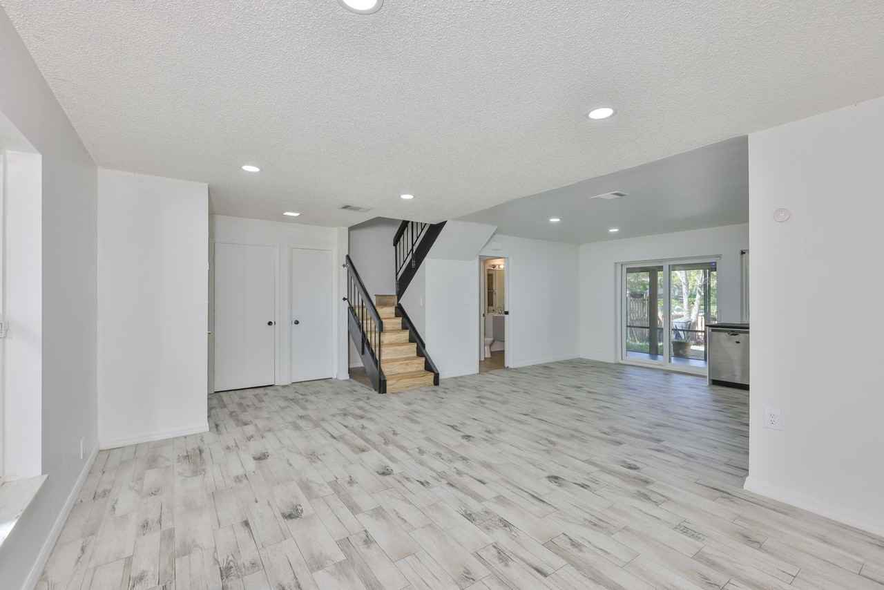 14805 Lake Forest Dr - Photo 7 of 43