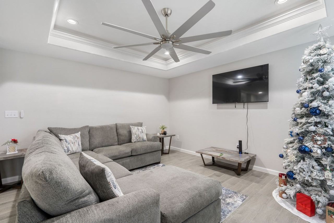 201 E Gutierrez St - Photo 2 of 22