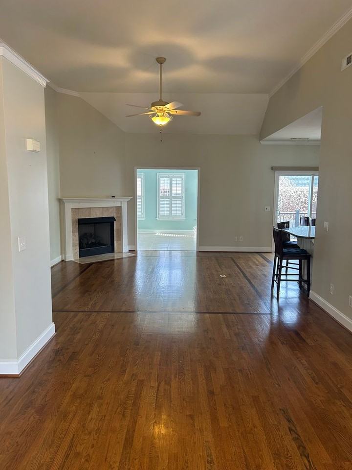 8 Amsterdam Ln - Photo 3 of 24