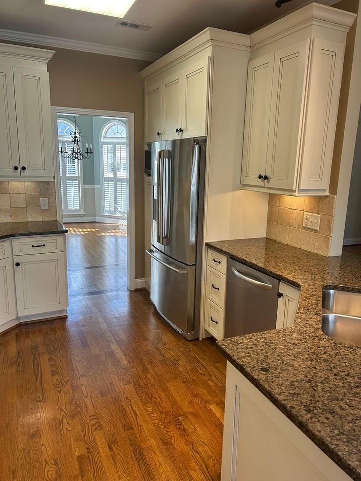 8 Amsterdam Ln - Photo 6 of 24