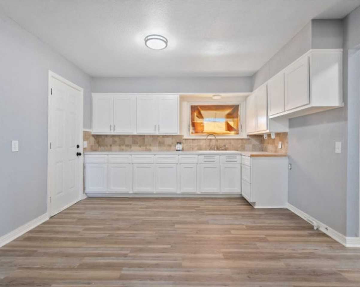 6103 Avenue S - Photo 4 of 10