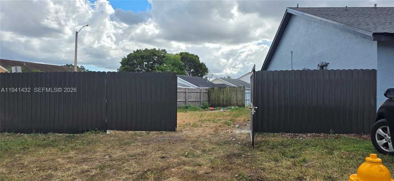 15238 Sw 58th Ter - Photo 3 of 44