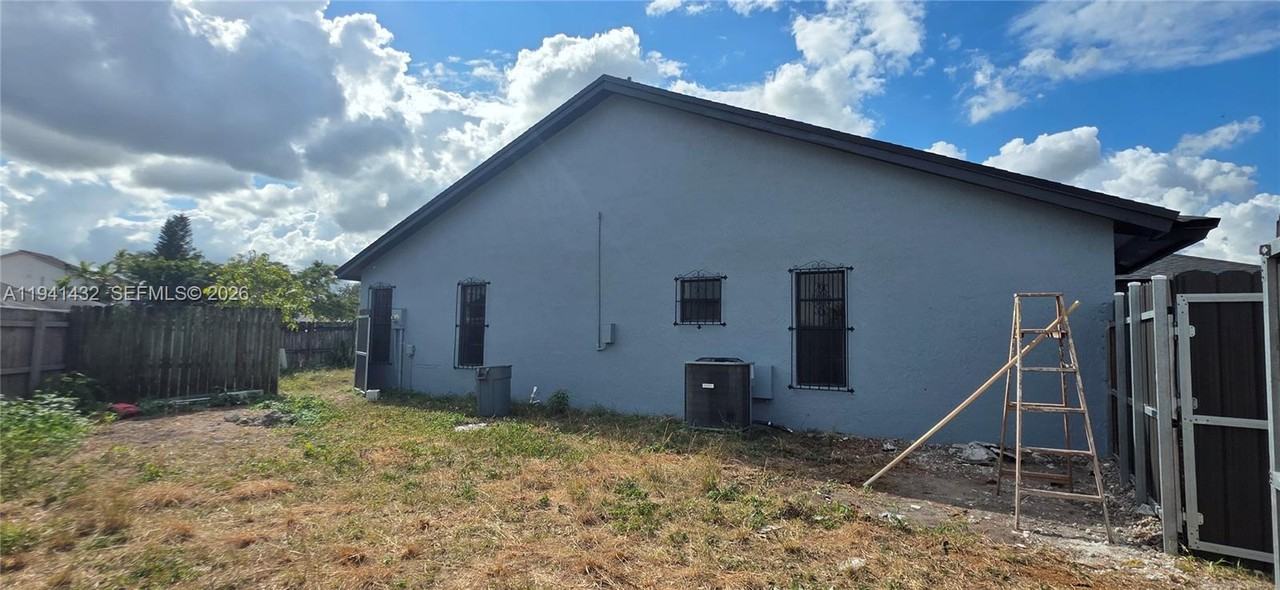 15238 Sw 58th Ter - Photo 4 of 44