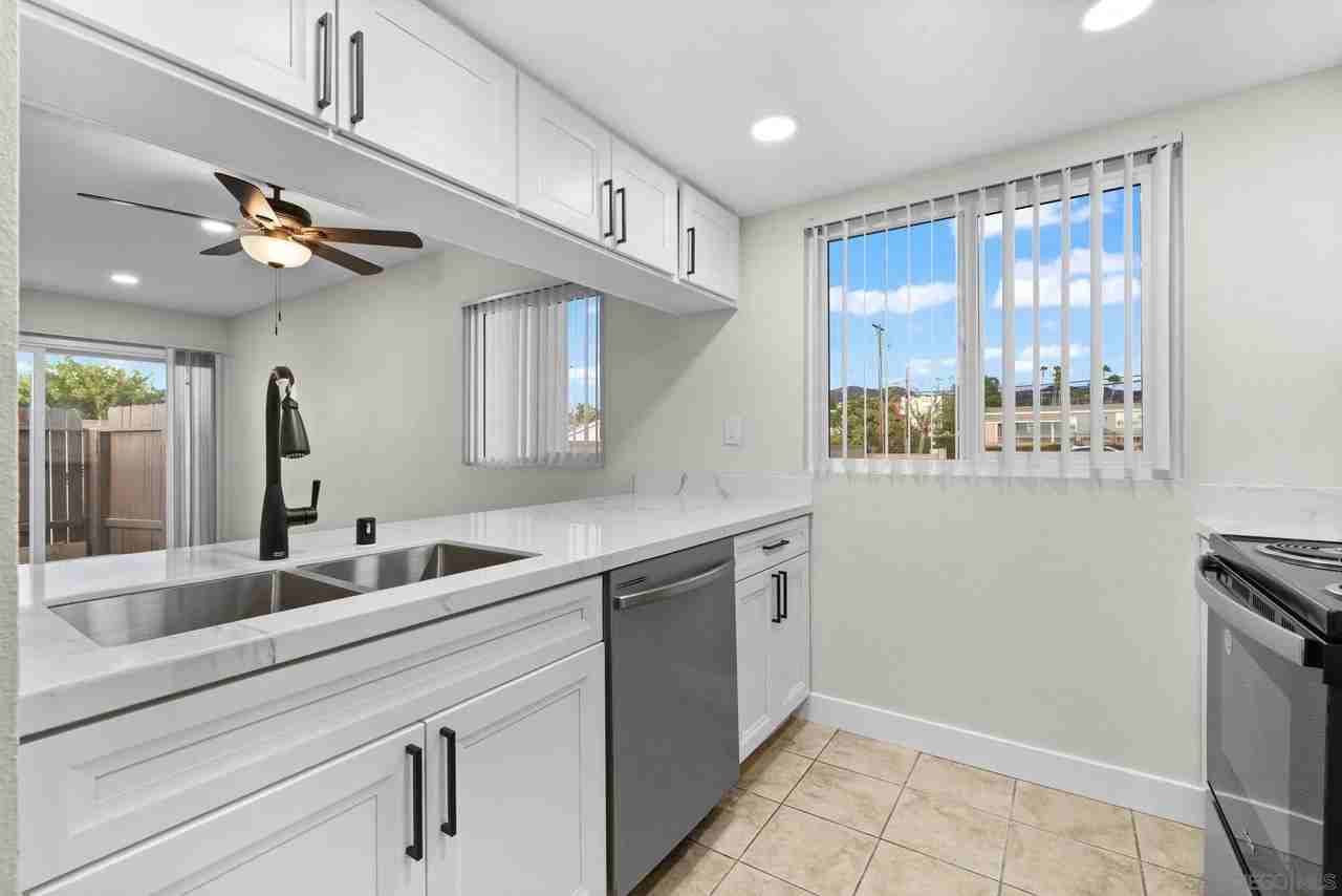 748 N 3rd St Apt Q - Photo 4 of 16