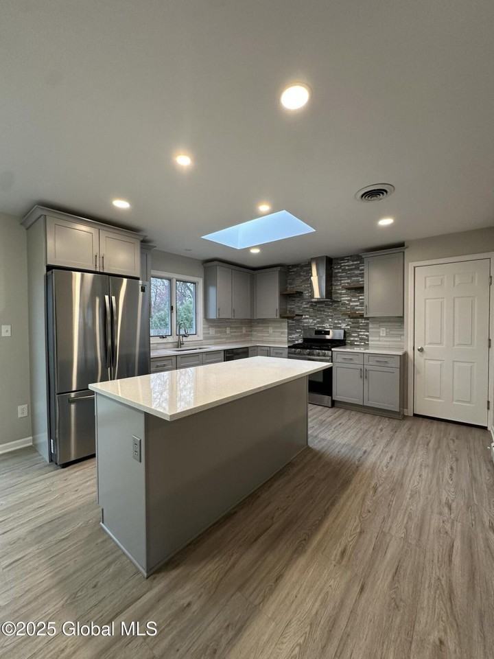 11 Campagna Dr - Photo 7 of 17