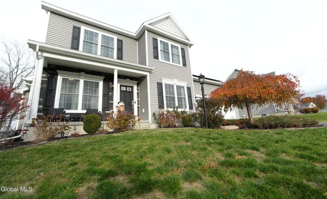 1 Haywood Ln - Photo 2 of 39