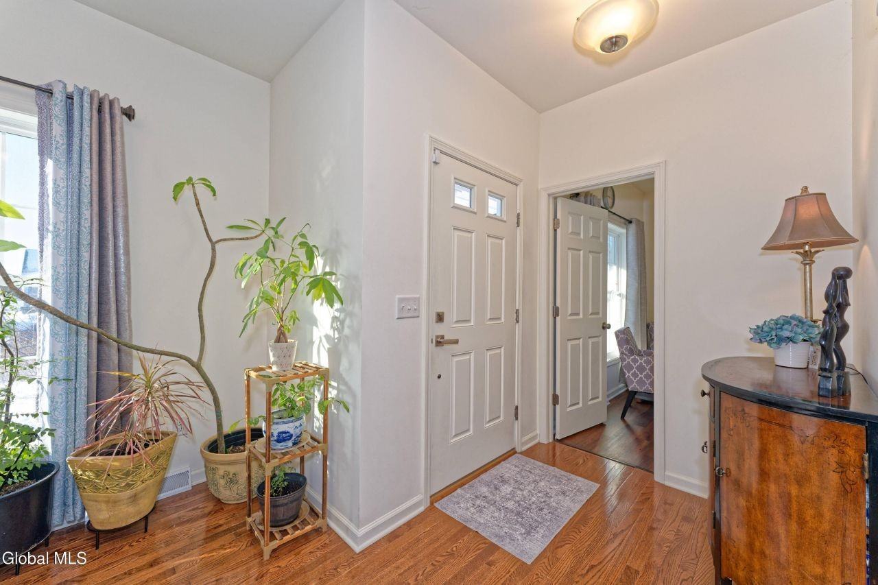 1 Haywood Ln - Photo 4 of 39