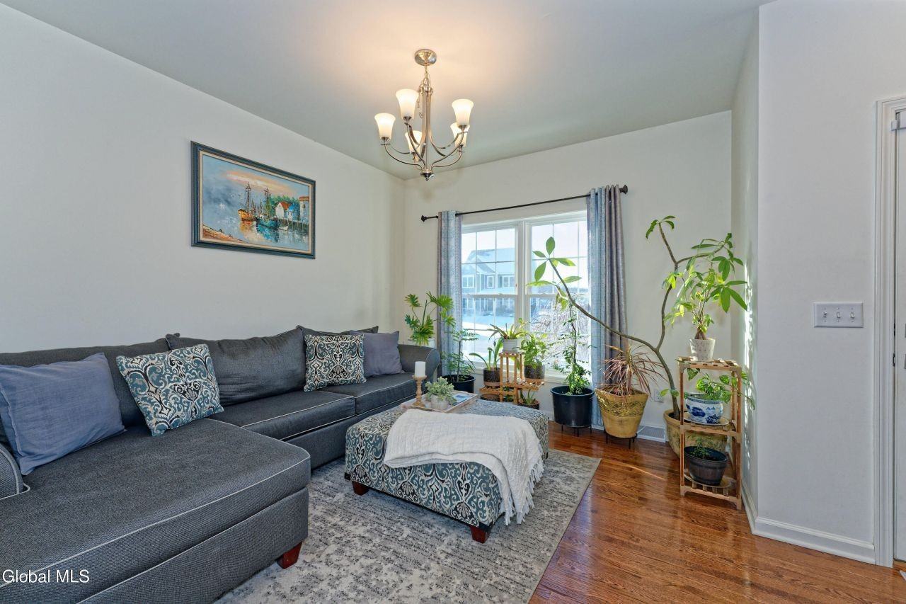 1 Haywood Ln - Photo 5 of 39