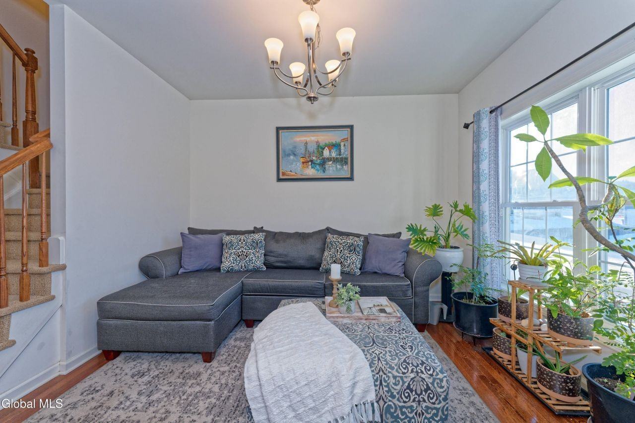 1 Haywood Ln - Photo 6 of 39