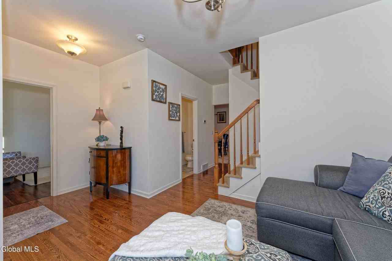 1 Haywood Ln - Photo 7 of 39