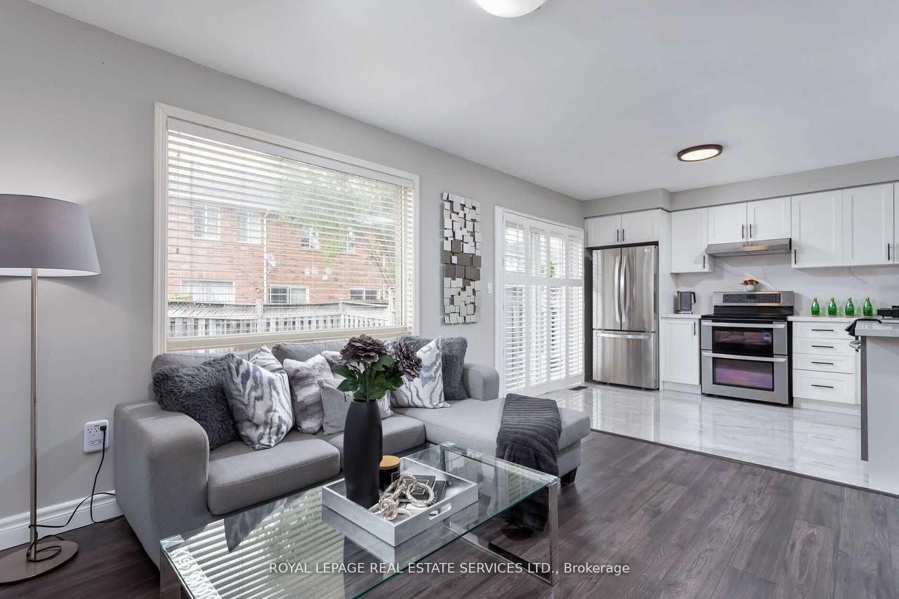 1619 Cartwright Crescent - Photo 4 of 5