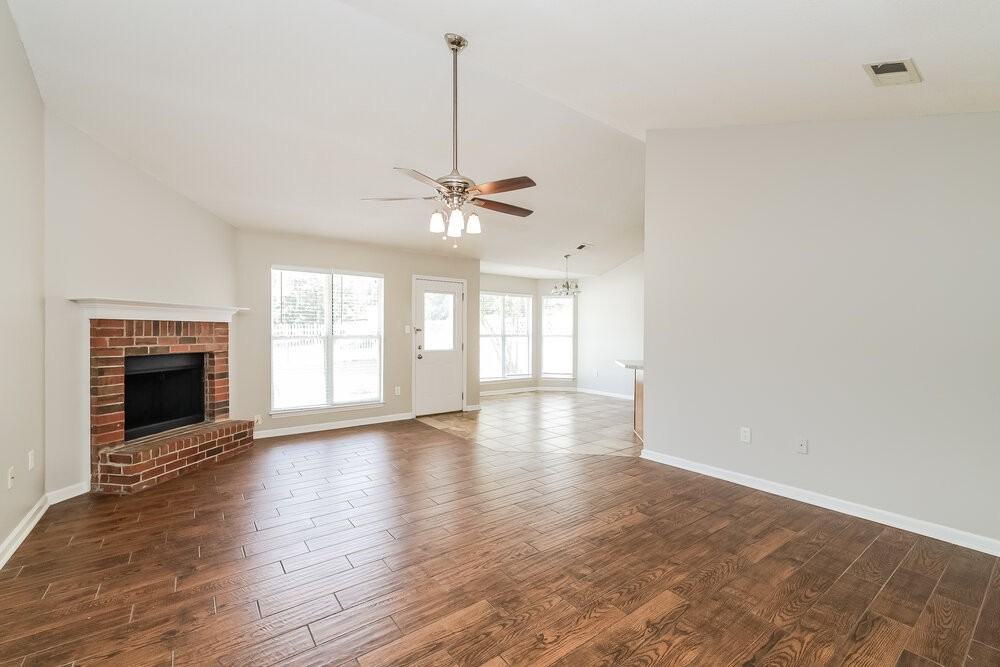 7762 Parkview Cir E - Photo 4 of 16