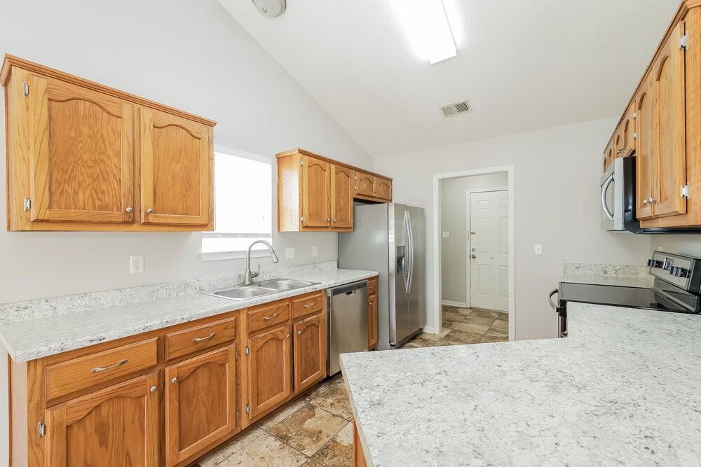 7762 Parkview Cir E - Photo 6 of 16