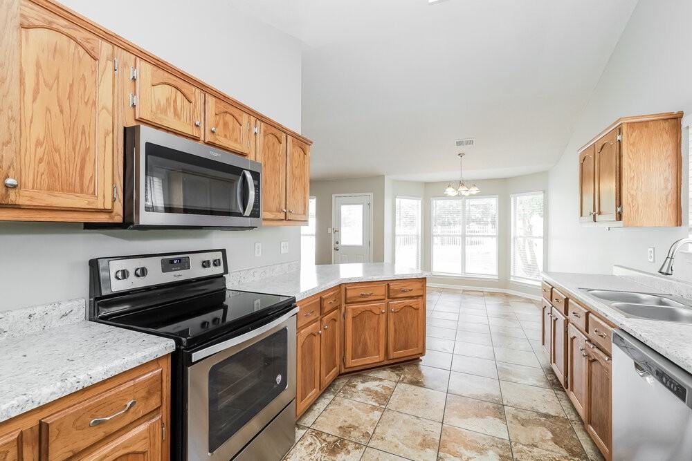 7762 Parkview Cir E - Photo 7 of 16