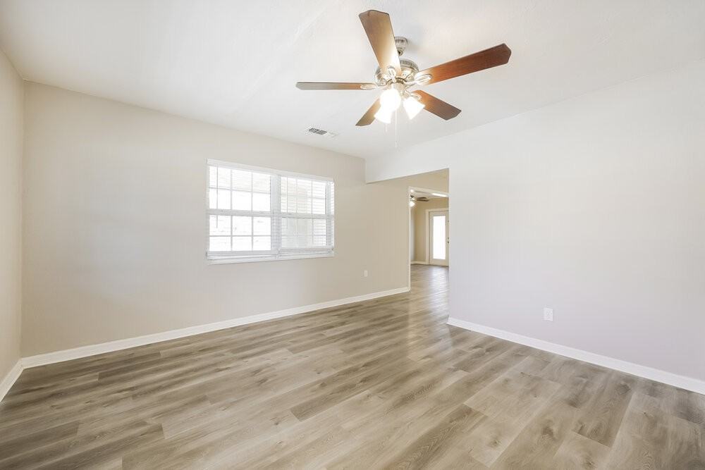 5 Victoria Dr - Photo 4 of 19