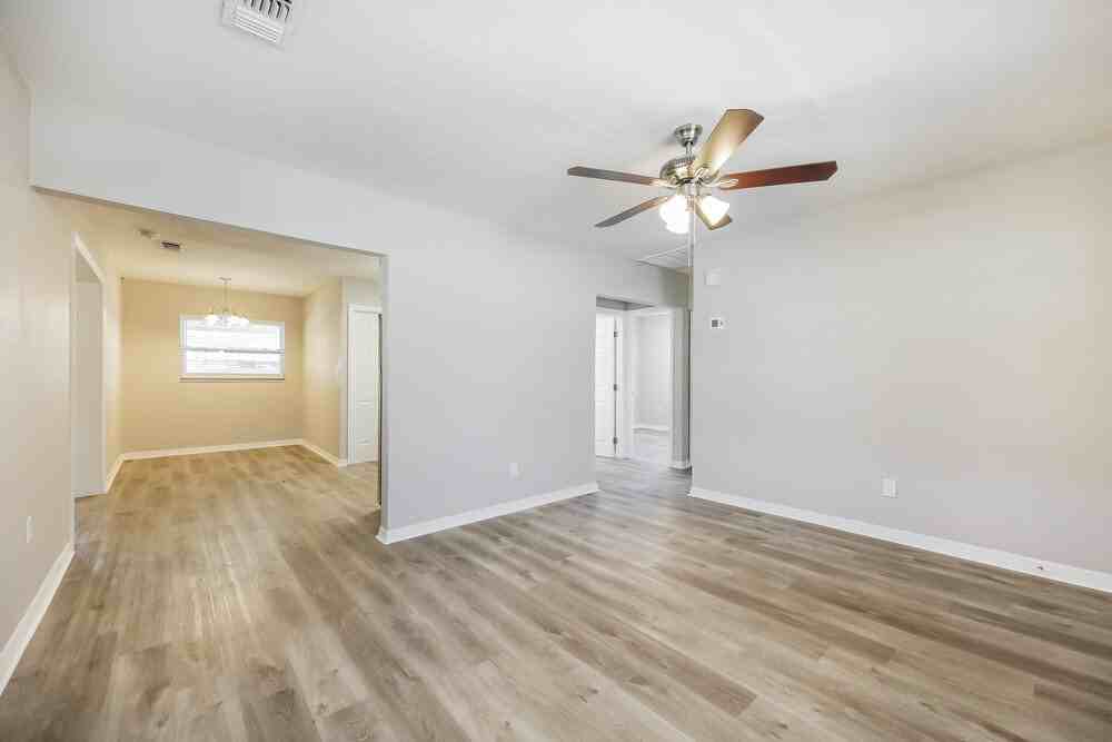 5 Victoria Dr - Photo 5 of 19