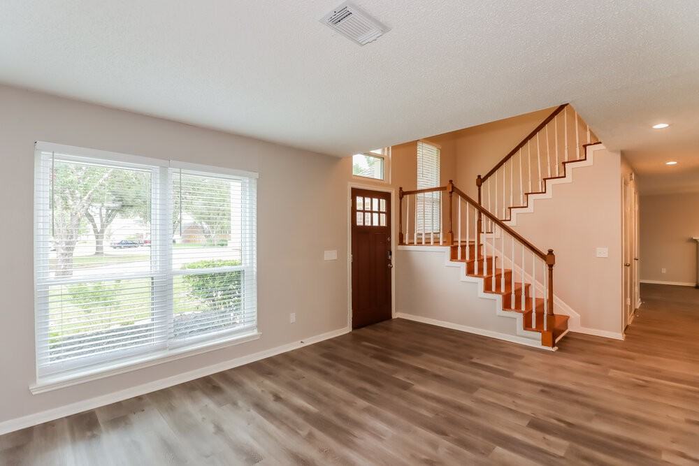 2806 Sunshine Cir - Photo 5 of 17