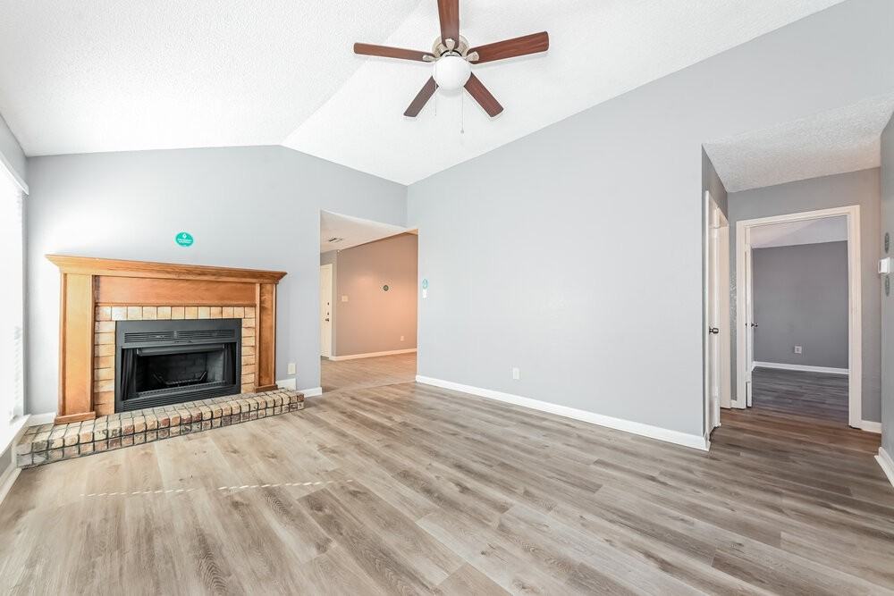 1112 Paintbrush St - Photo 4 of 19