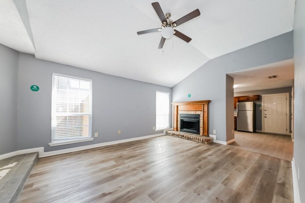 1112 Paintbrush St - Photo 5 of 19